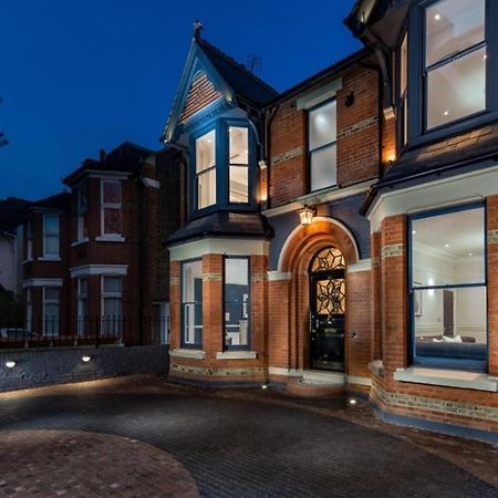 Вилла Dream House London With Gym, Cinema And Housekeeper Илинг Экстерьер фото