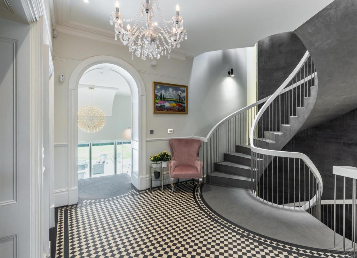Вилла Dream House London With Gym, Cinema And Housekeeper Илинг Экстерьер фото