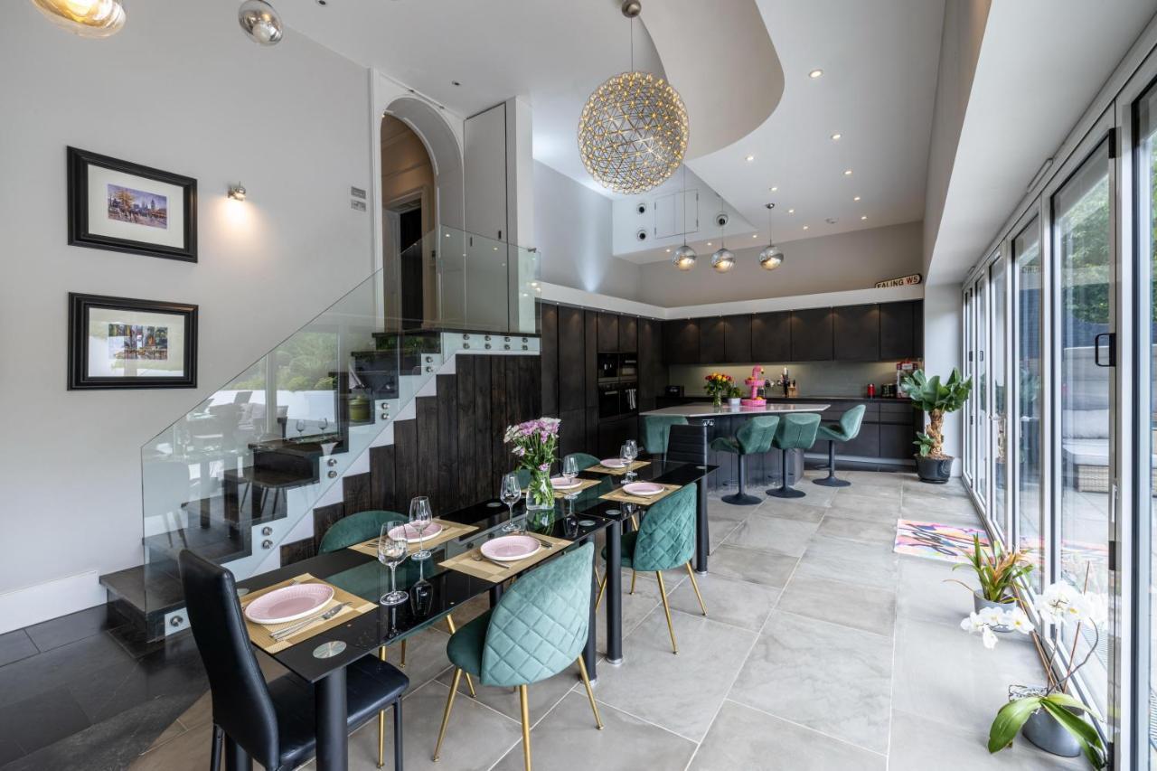 Вилла Dream House London With Gym, Cinema And Housekeeper Илинг Экстерьер фото
