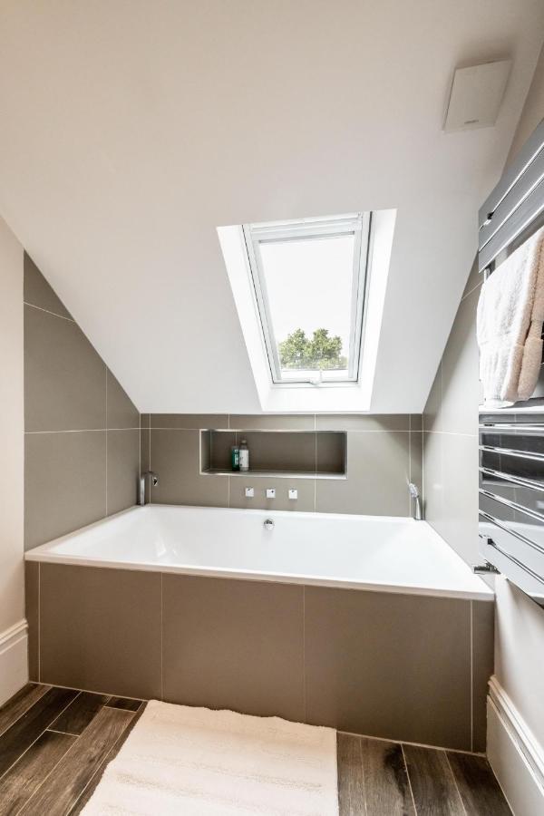 Вилла Dream House London With Gym, Cinema And Housekeeper Илинг Экстерьер фото