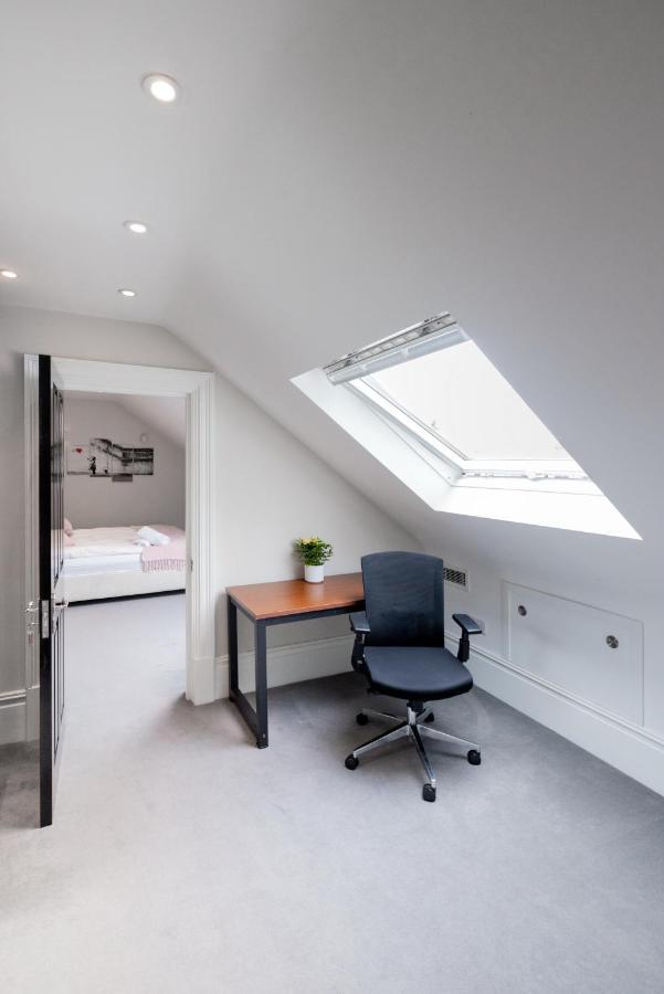 Вилла Dream House London With Gym, Cinema And Housekeeper Илинг Экстерьер фото